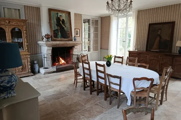 Chateau de nanteuil, salle a manger
